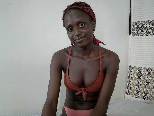cutemona live cam on BongaCams