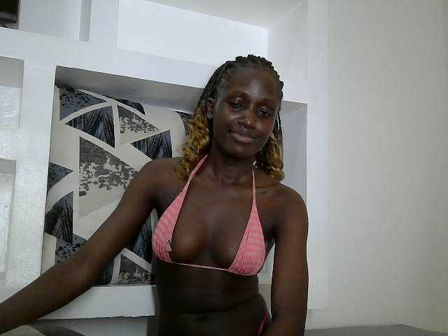 cutemona live cam on BongaCams