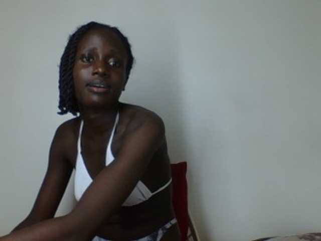 cutemona live cam on BongaCams
