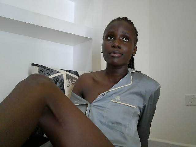 cutemona live cam on BongaCams
