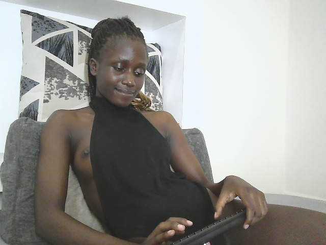 cutemona, en directo ahora en BongaCams