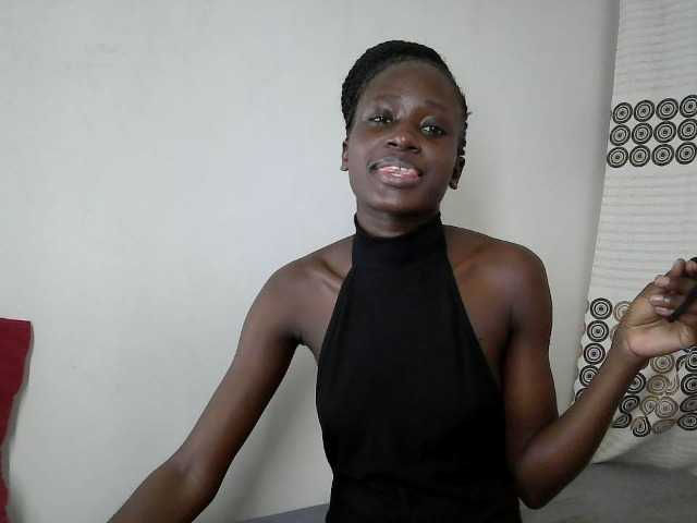 cutemona live cam on BongaCams