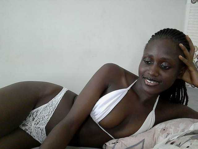 cutemona live cam on BongaCams