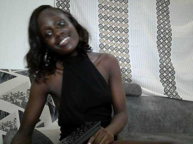 cutemona live cam on BongaCams