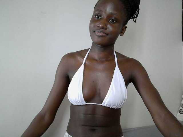 cutemona live cam on BongaCams