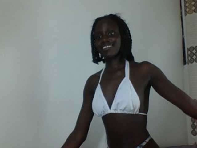 cutemona live cam on BongaCams
