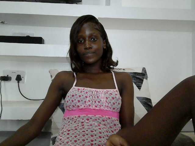 cutemona live cam on BongaCams