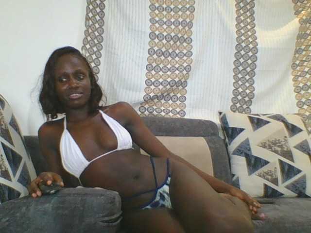 cutemona live cam on BongaCams