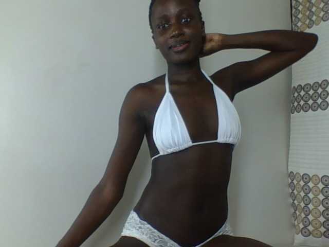 cutemona live cam on BongaCams