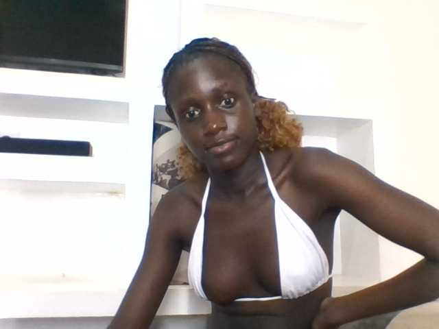 cutemona live cam on BongaCams
