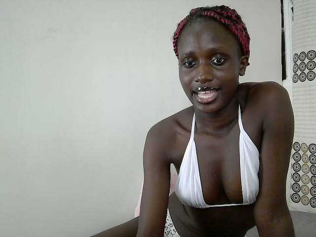 cutemona live cam on BongaCams