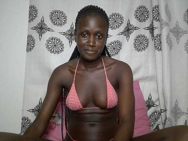 cutemona live cam on BongaCams