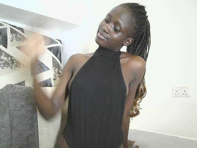 cutemona, en directo ahora en BongaCams