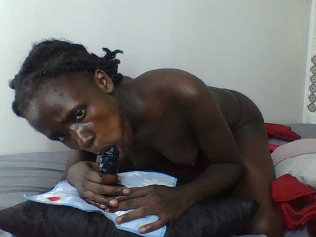 cutemona live cam on BongaCams
