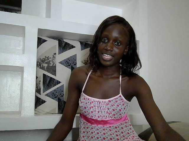 cutemona live cam on BongaCams