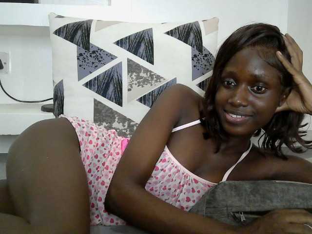 cutemona live cam on BongaCams