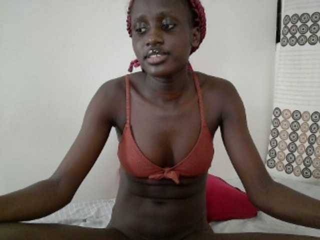 cutemona live cam on BongaCams