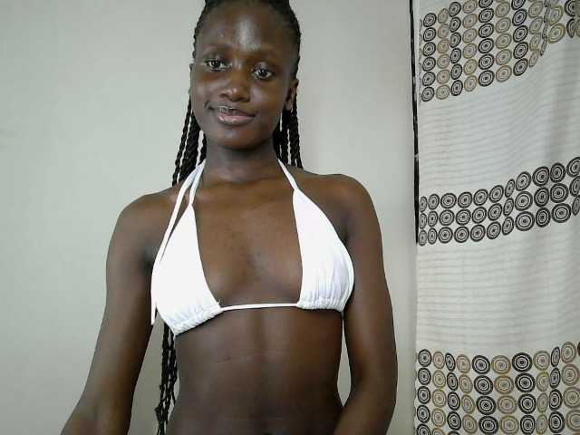 cutemona live cam on BongaCams