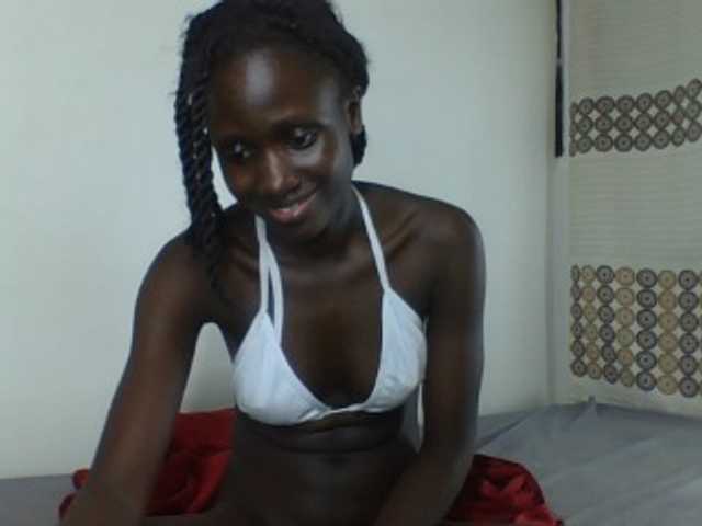 cutemona live cam on BongaCams