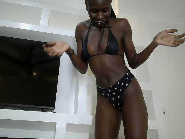 cutemona live cam on BongaCams