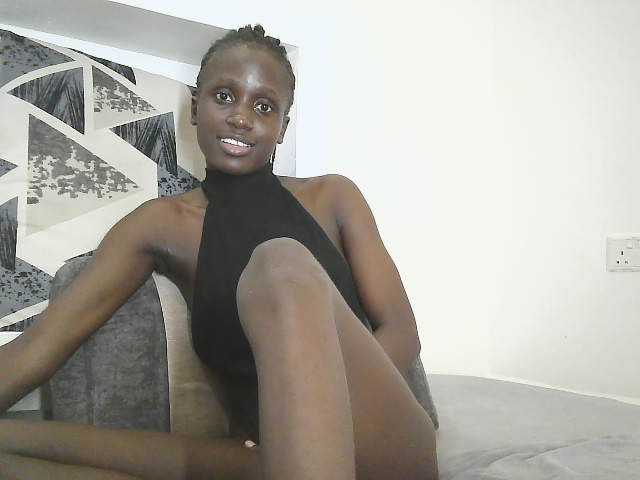 cutemona, en directo ahora en BongaCams
