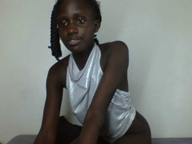 cutemona live cam on BongaCams