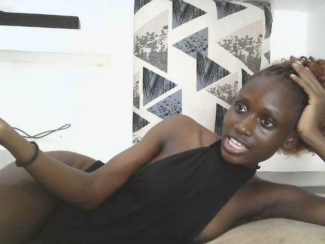 cutemona live cam on BongaCams