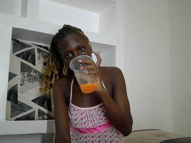 cutemona live cam on BongaCams