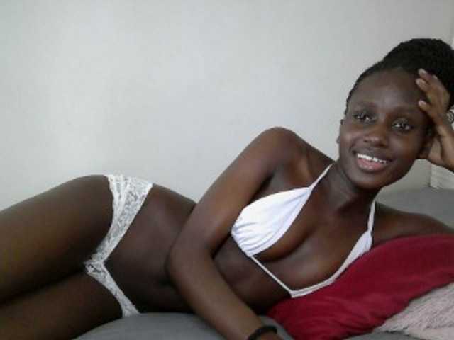 cutemona live cam on BongaCams