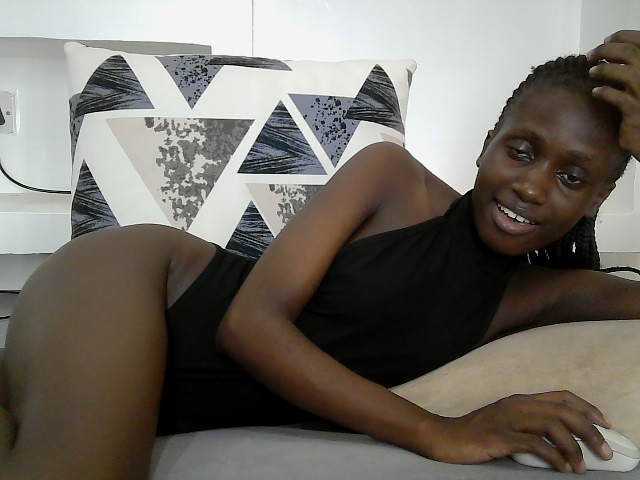 cutemona live cam on BongaCams