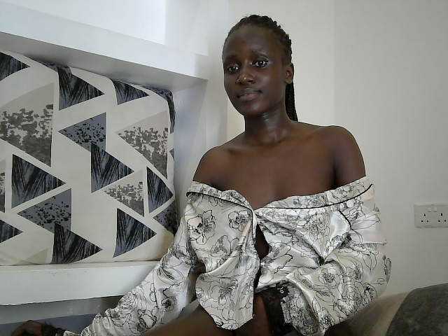 cutemona live cam on BongaCams