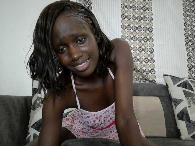 cutemona live cam on BongaCams