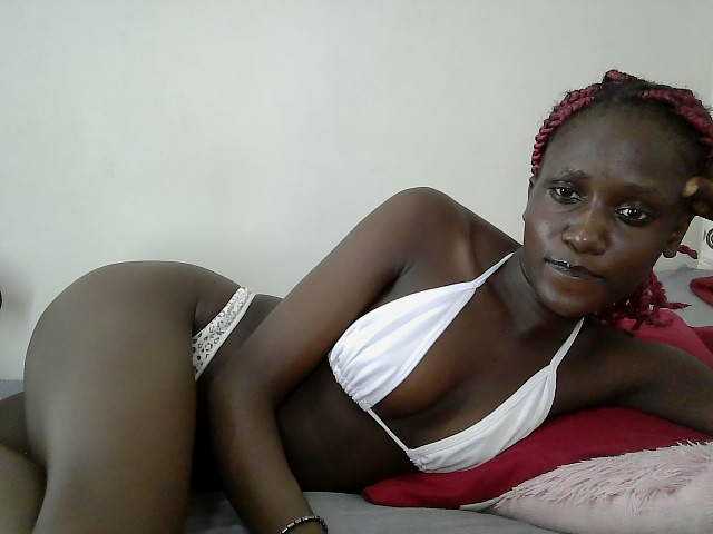 cutemona live cam on BongaCams