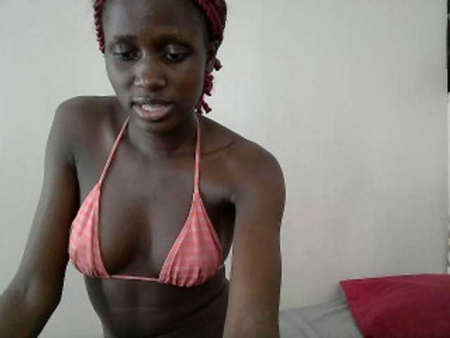 cutemona live cam on BongaCams