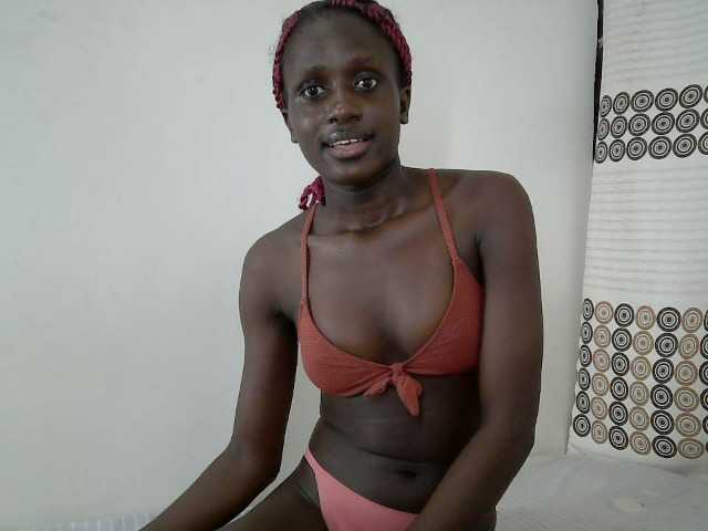 cutemona live cam on BongaCams
