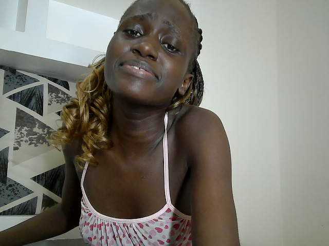 cutemona live cam on BongaCams