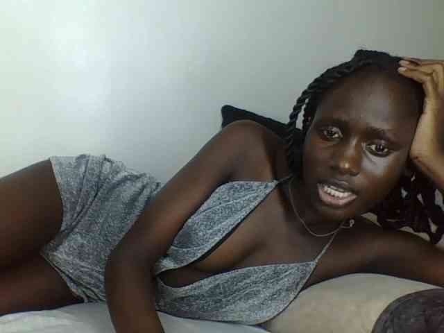 cutemona Live Webcam on BongaCams