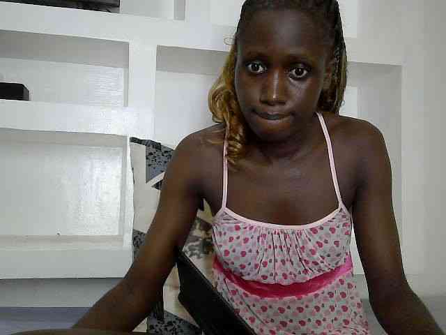 cutemona webcam