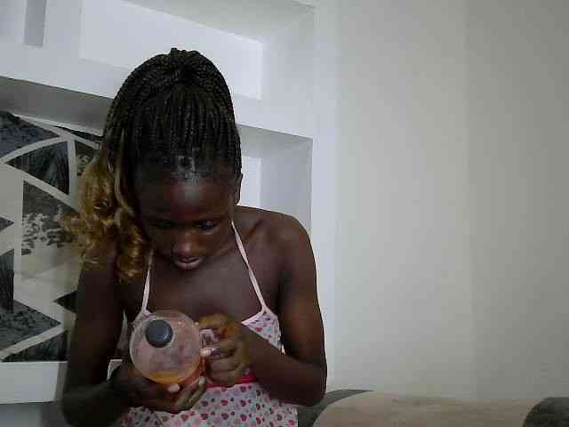 cutemona webcam