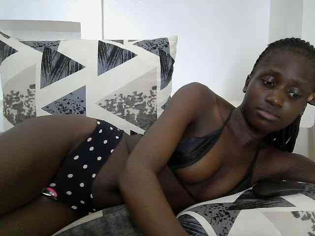 cutemona Live Webcam on BongaCams