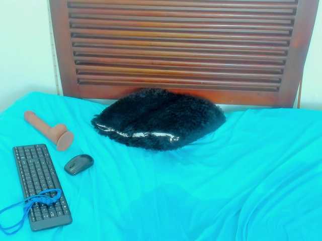 sweetafrican-squirt live cam on BongaCams