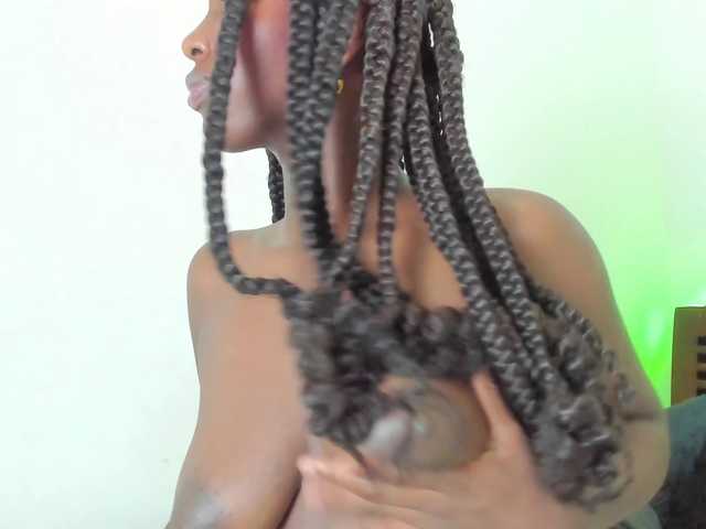 sweetafrican-squirt live cam on BongaCams
