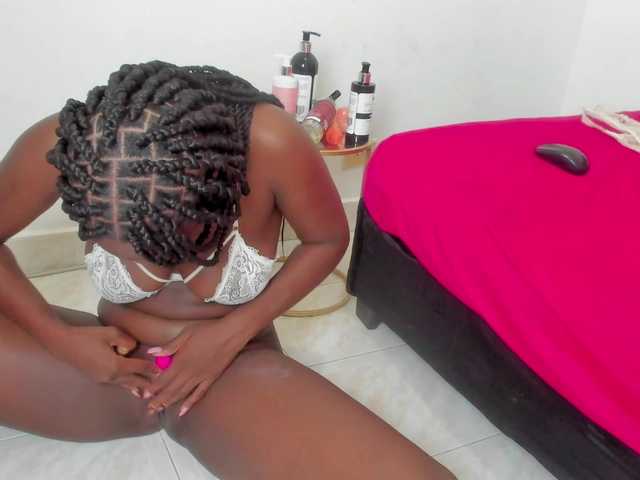 sweetafrican-squirt live cam on BongaCams