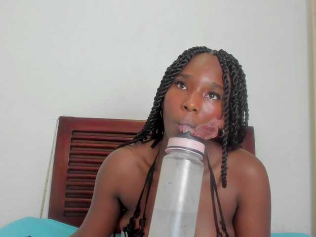 sweetafrican-squirt live cam on BongaCams