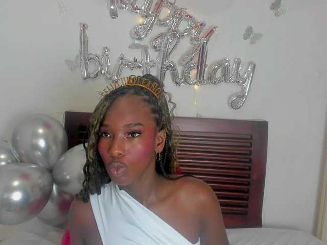 sweetafrican-squirt live cam on BongaCams