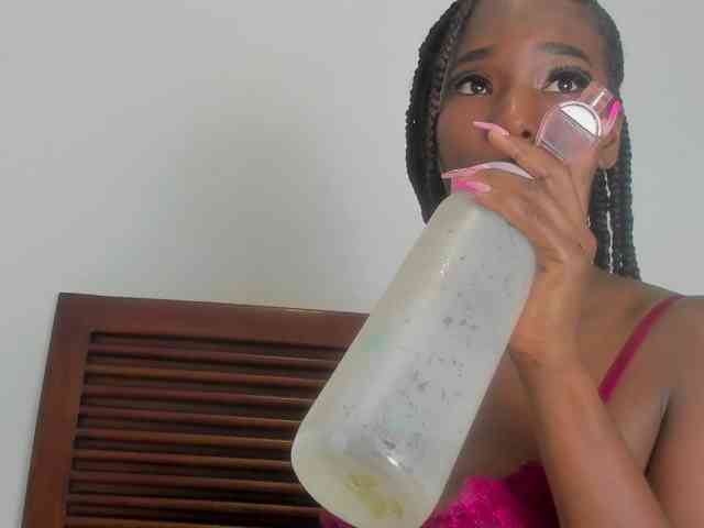 sweetafrican-squirt's live room