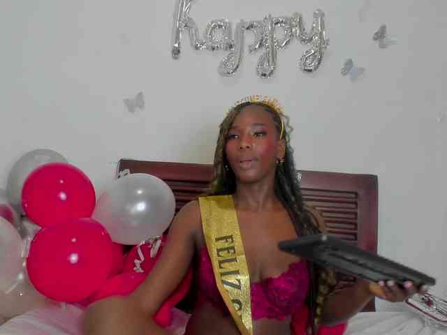 sweetafrican-squ... Live Webcam on BongaCams