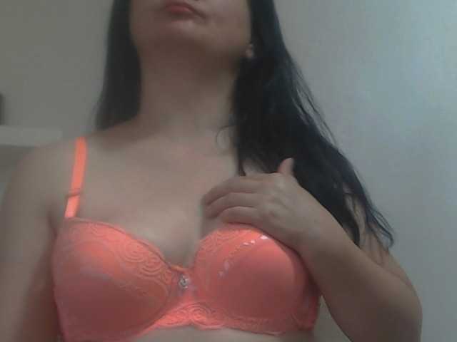 le modèle Nikol19721 est en webcam porno dans un show sur le site bongacams, il possède les tags suivants: White/Caucasian,Brunette,Shaved