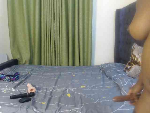 Roxanne- Sex Cam Show