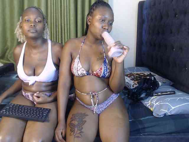 Roxanne- Sex Cam Show